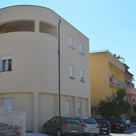 Central Rooms بيت ضيافة